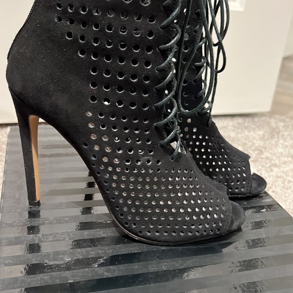 Victoria’s Secret perfect lace up heels size 6.5 color black - Picture 2 of 11